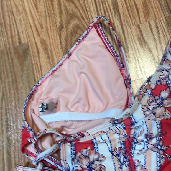 Strappy One-Piece Floral Swimsuit   - Picture 7 of 9